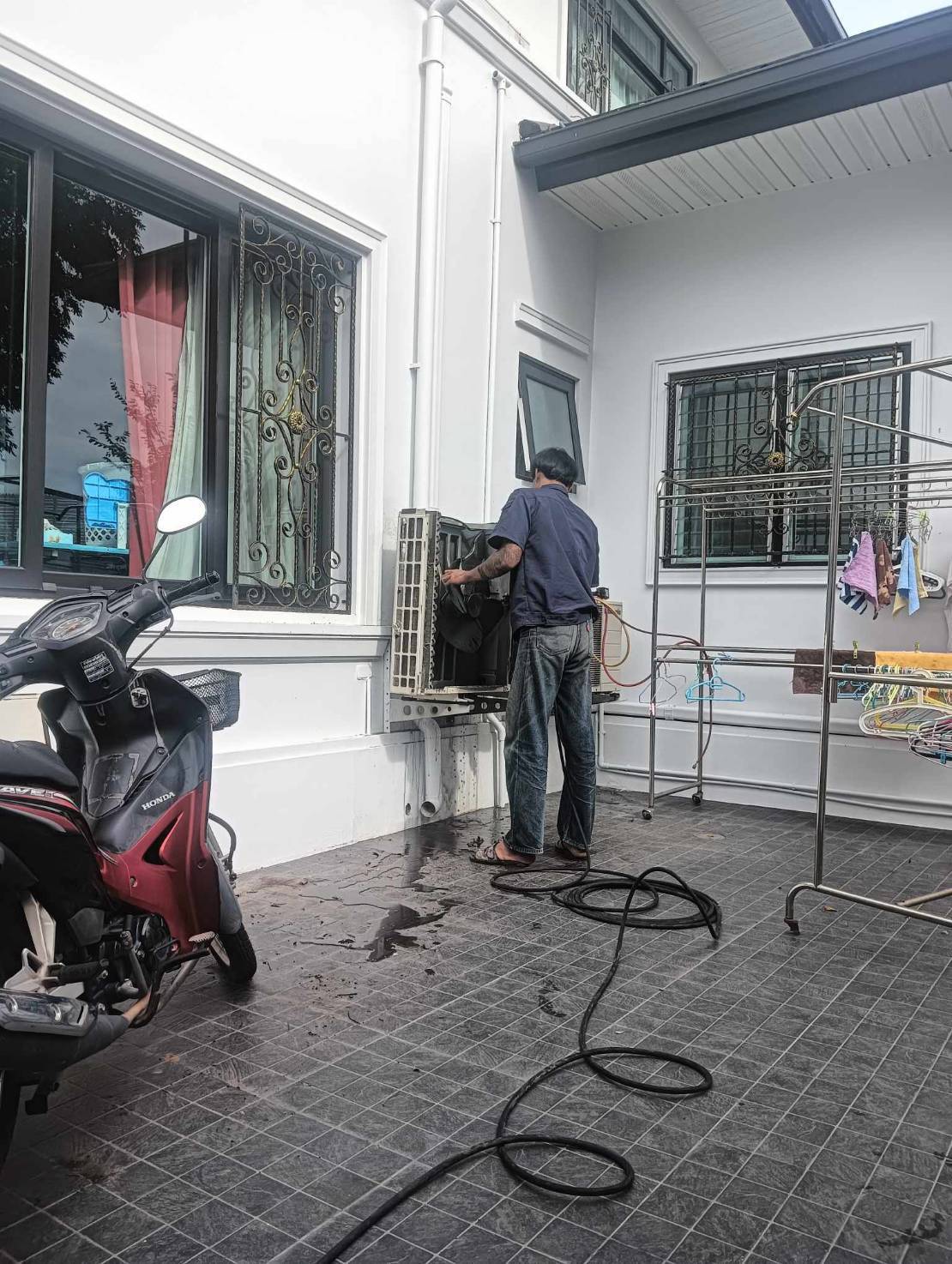 ศูนย์บริการซ่อมแอร์สมุทรสาคร ล้างแอร์ ติดตั้งแอร์บ้าน แอร์โรงงาน แอร์สำนักงาน ครอบคลุมอ้อมน้อย อ้อมใหญ่ สาย 4 จำหน่ายแอร์ราคาถูก โดยทีมช่างมืออาชีพ บร [..]